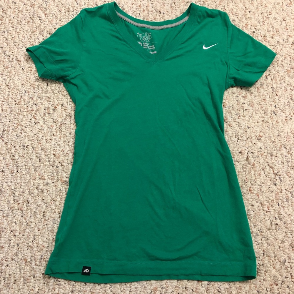 NIKE— Slim Tee Swoosh V-Neck